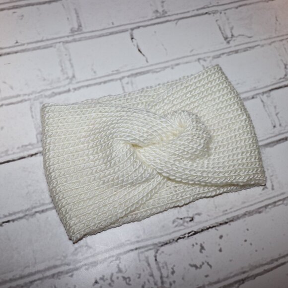 🤍 White Twisted Knit Headband – Handmade · One Size - Picture 4 of 5